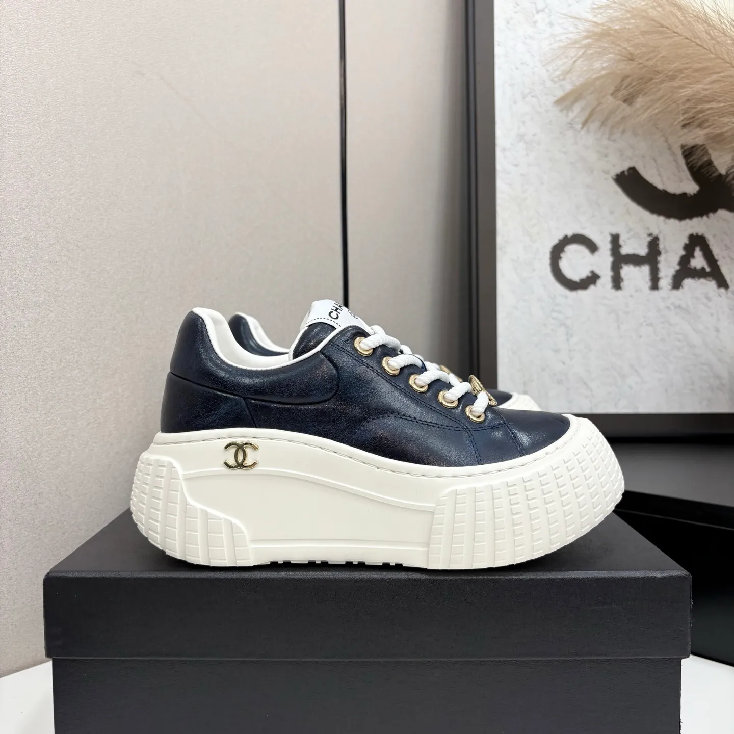👟👟Ex-factory price 660👟👟 Chanel bread shoes ~ original calfskin panda shoes Chanel 25C latest hot style panda black and white sports shoes casual sneakers Xiaoxiang hot item classic black and white panda color coco girls must pay Fabric: original custom mixed sheepskin lining: original imported breathable mesh lining outsole: Original molded rubber + TPU combination Size: Women's 35-41